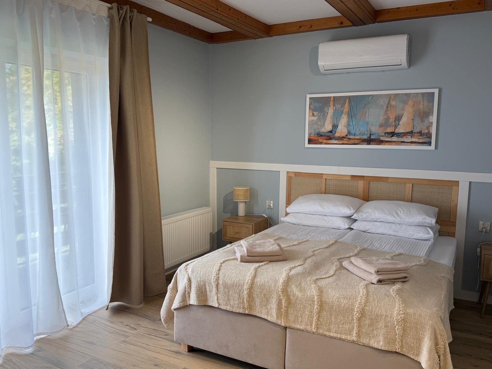 Pokój Taras nad Lubiążem z widokiem na jezioro